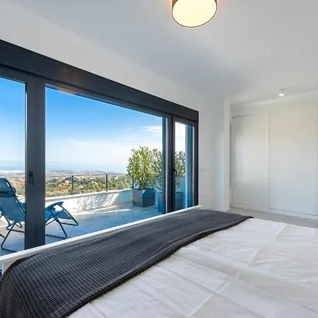 Holiday home Modern Marbella Villa, Pool, Ocean & Mountain View La Mairena